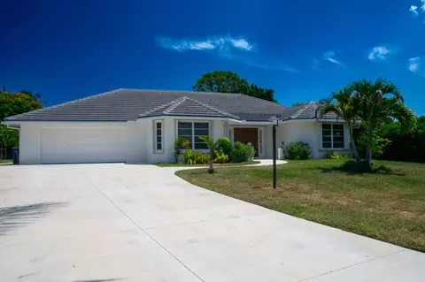 Exterior - 4185 SE Fairway Ct, Stuart, FL 34997 photo 2 of 8