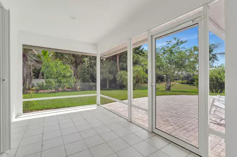 Exterior - 4185 SE Fairway Ct, Stuart, FL 34997 photo 7 of 8