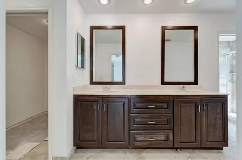 Bath - 4185 SE Fairway Ct, Stuart, FL 34997 photo 2 of 6
