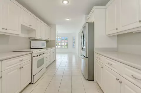 Kitchen - 4185 SE Fairway Ct, Stuart, FL 34997 photo 1 of 3