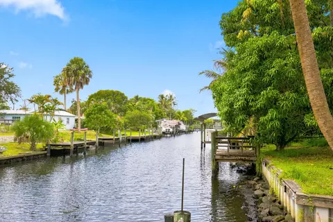 View/Area - 26 SW Cabana Point Cir, Stuart, FL 34994 photo 4 of 8