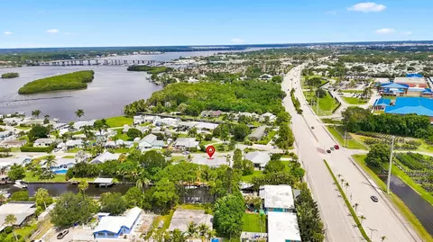 View/Area - 26 SW Cabana Point Cir, Stuart, FL 34994 photo 5 of 8