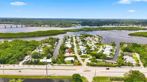 View/Area - 26 SW Cabana Point Cir, Stuart, FL 34994 photo 7 of 8