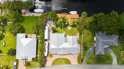View/Area - 26 SW Cabana Point Cir, Stuart, FL 34994 photo 3 of 8