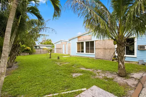 Exterior - 26 SW Cabana Point Cir, Stuart, FL 34994 photo 5 of 7