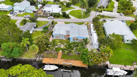 View/Area - 26 SW Cabana Point Cir, Stuart, FL 34994 photo 2 of 8
