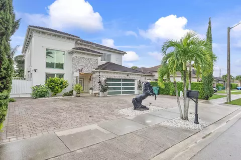 15580 SW 176th Ter, Miami, FL 33187
