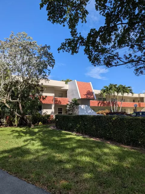 907 Cypress Ter #205, Pompano Beach, FL 33069