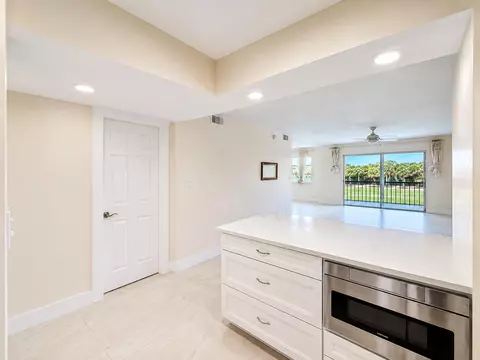 9411 N Hollybrook Lake Dr #310, Pembroke Pines, FL 33025