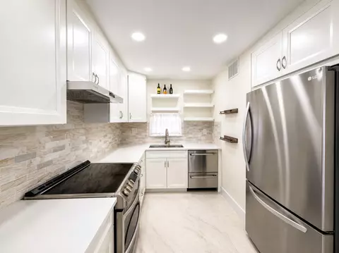 9411 N Hollybrook Lake Dr #310, Pembroke Pines, FL 33025