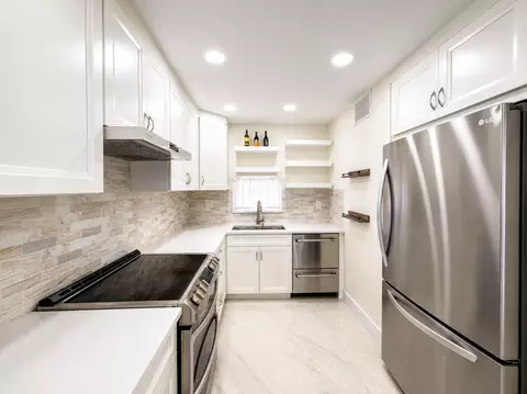 9411 N Hollybrook Lake Dr #310, Pembroke Pines, FL 33025