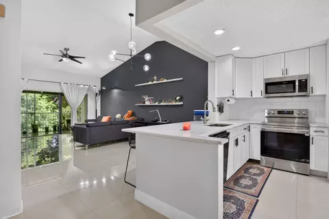 4111 NW 22nd St #250E, Coconut Creek, FL 33066
