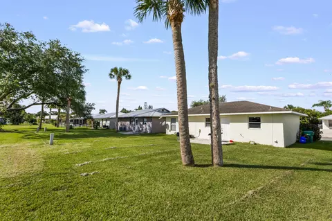 Exterior - 5200 SE 42nd Trce, Okeechobee, FL 34974 photo 3 of 5