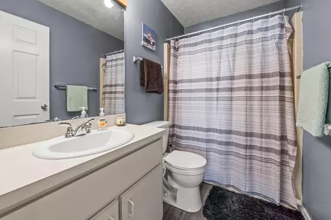 Bath - 5200 SE 42nd Trce, Okeechobee, FL 34974 photo 1 of 1