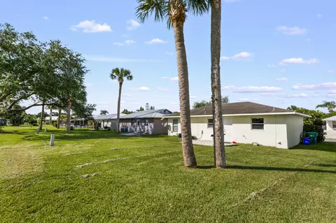 Exterior - 5200 SE 42nd Trce, Okeechobee, FL 34974 photo 3 of 4