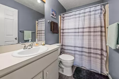 Bath - 5200 SE 42nd Trce, Okeechobee, FL 34974 photo 2 of 2