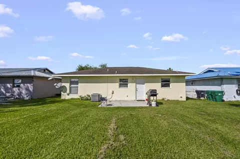 Exterior - 5200 SE 42nd Trce, Okeechobee, FL 34974 photo 5 of 5