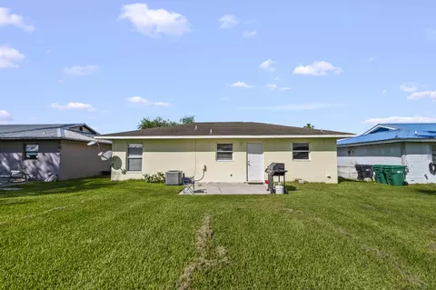 Exterior - 5200 SE 42nd Trce, Okeechobee, FL 34974 photo 4 of 4