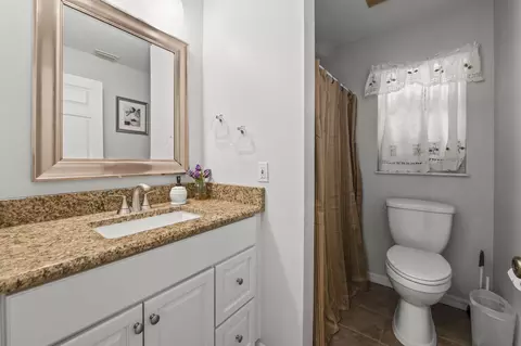 Bath - 5111 SE 42nd Trce, Okeechobee, FL 34974 photo 2 of 2