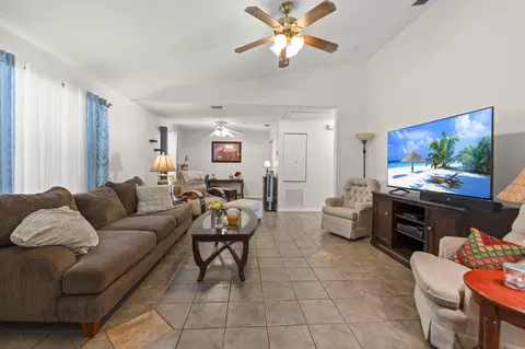 Living - 5111 SE 42nd Trce, Okeechobee, FL 34974 photo 1 of 2