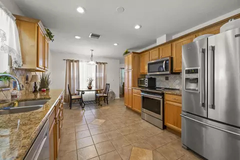 Kitchen - 5111 SE 42nd Trce, Okeechobee, FL 34974 photo 1 of 2