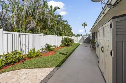 Exterior - 5111 SE 42nd Trce, Okeechobee, FL 34974 photo 6 of 7