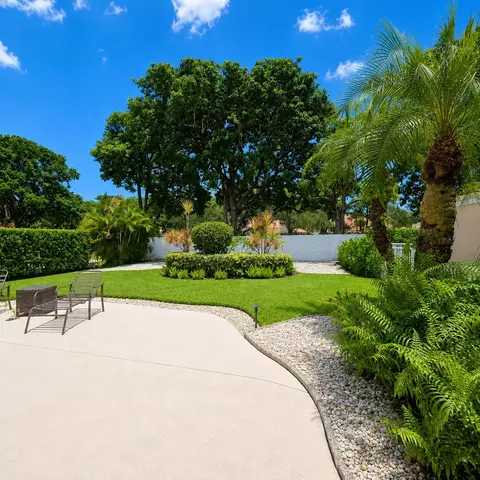 221 Green Point Cir, Palm Beach Gardens, FL 33418