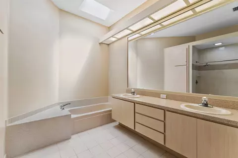 Bath - 188 S Hampton Dr, Jupiter, FL 33458 photo 2 of 4