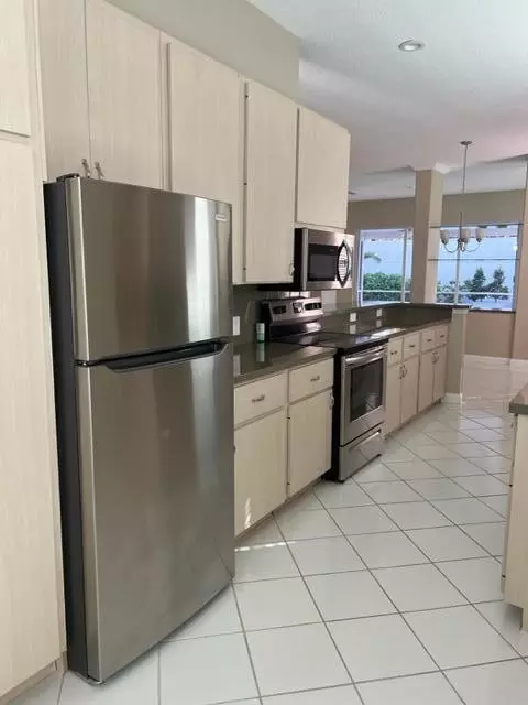 Kitchen - 188 S Hampton Dr, Jupiter, FL 33458 photo 3 of 6