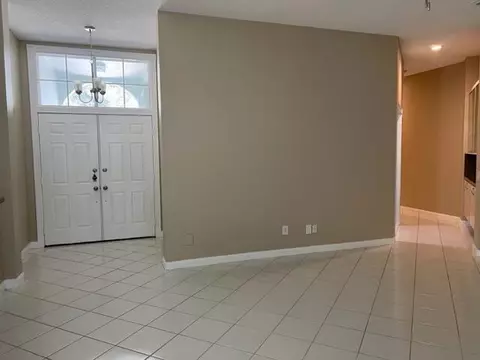 Living - 188 S Hampton Dr, Jupiter, FL 33458 photo 5 of 6