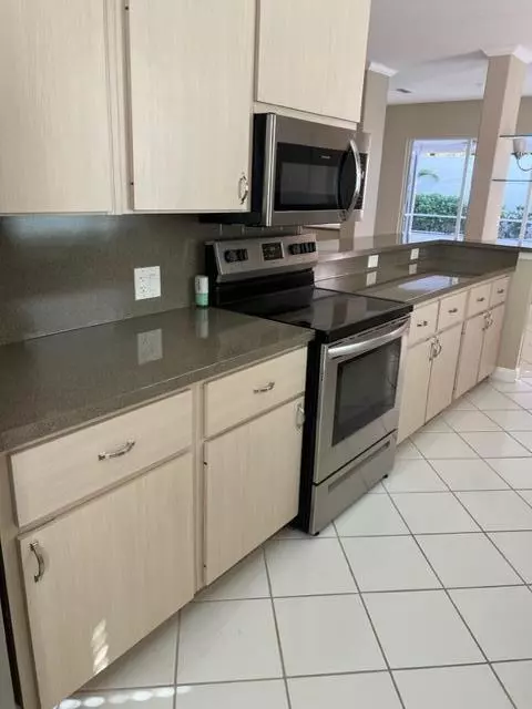 Kitchen - 188 S Hampton Dr, Jupiter, FL 33458 photo 5 of 6