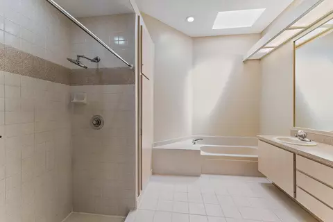 Bath - 188 S Hampton Dr, Jupiter, FL 33458 photo 1 of 4
