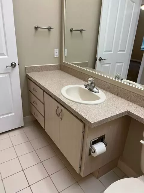 Bath - 188 S Hampton Dr, Jupiter, FL 33458 photo 4 of 4