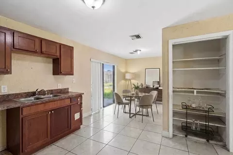 6516 SW 33rd St, Miramar, FL 33023