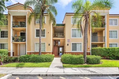 167 Yacht Club Way #205, Hypoluxo, FL 33462