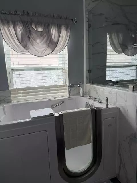 Bath - Undisclosed, Clermont, FL 34711 photo 2 of 3