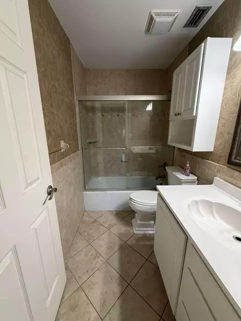 2050 Oleander Blvd #2-202, Fort Pierce, FL 34950
