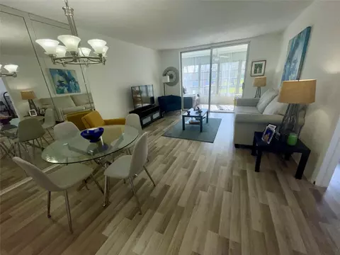 5860 NW 64th Ave #206, Tamarac, FL 33319