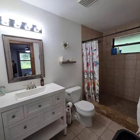 Bath - 14985 NW 300th St, Okeechobee, FL 34972 photo 2 of 3