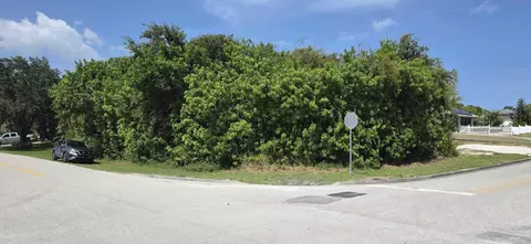 1330 4th Ave SW, Vero Beach, FL 32962