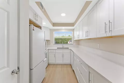 Kitchen - 478 Tequesta Dr #115, Tequesta, FL 33469 photo 1 of 2
