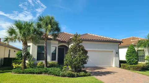 537 SE Crathes St, Port Saint Lucie, FL 34984
