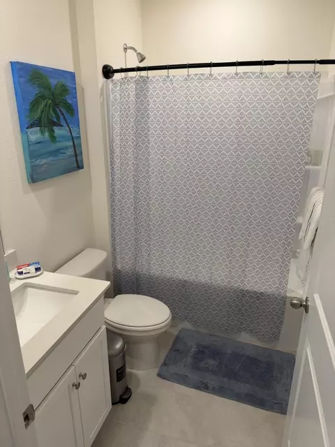 Bath - 6840 Coconut Grove Dr, Sebring, FL 33872 photo 3 of 4