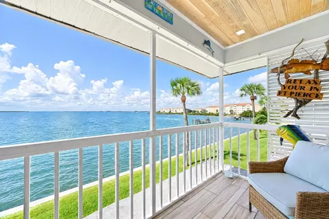1177 Bayshore Dr #207, Fort Pierce, FL 34949
