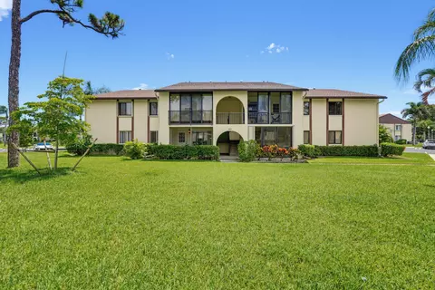 331 Knotty Pine Cir #C-1, Greenacres, FL 33463