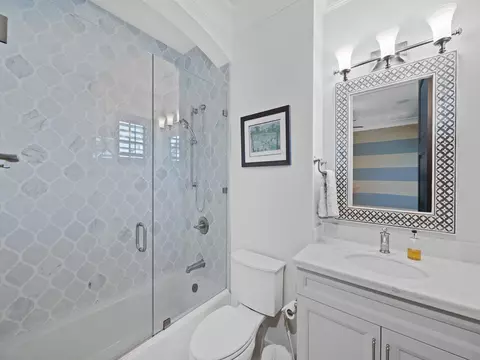 Bath - 2319 NE 28th St, Lighthouse Point, FL 33064 photo 6 of 7