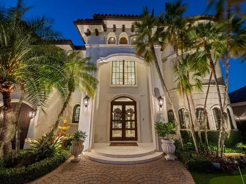 Exterior - 2319 NE 28th St, Lighthouse Point, FL 33064 photo 15 of 16