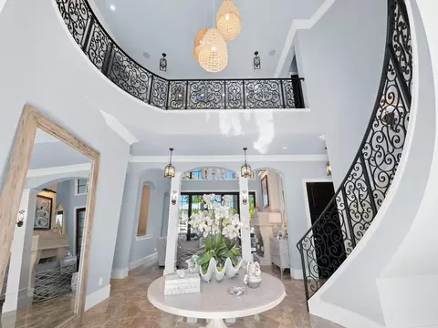 Entry Way - 2319 NE 28th St, Lighthouse Point, FL 33064 photo 2 of 5