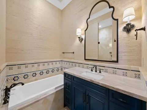Bath - 2319 NE 28th St, Lighthouse Point, FL 33064 photo 3 of 7