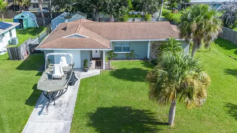 7506 Kenwood Rd, Fort Pierce, FL 34951